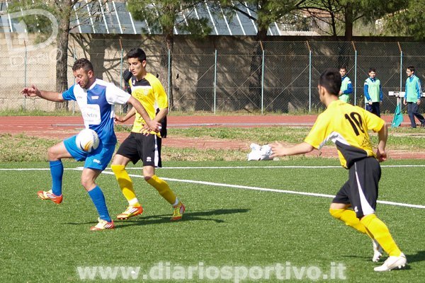 Trogu controlla un pallone Trogu controlla un pallone